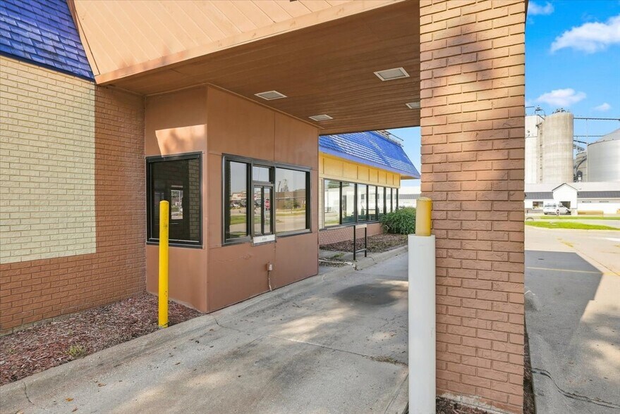 More Photos Of 1410 N Broadway St, Red Oak Fast Food For Lease
