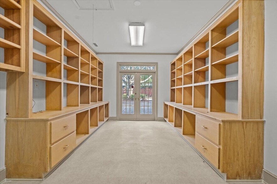 More Photos Of 711 W Wade Hampton Blvd, Greer Freestanding For Lease