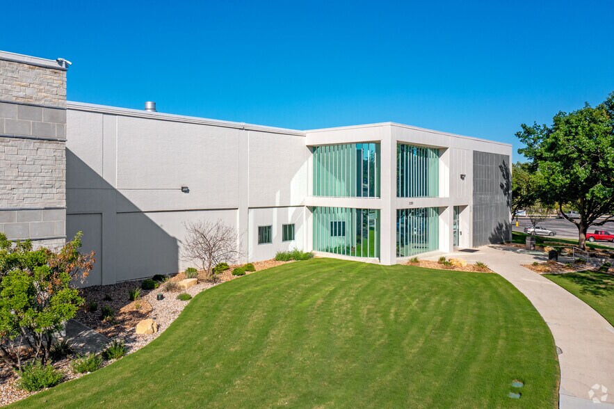 More Photos Of 9725 Datapoint Dr, San Antonio Office For Lease