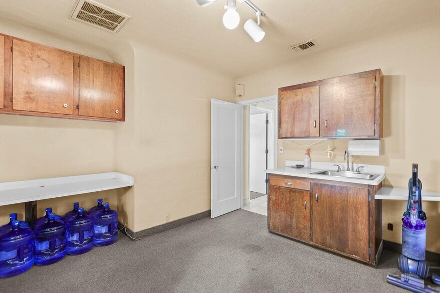 More Photos Of 1826 Sonoma St, Redding Healthcare For Sale