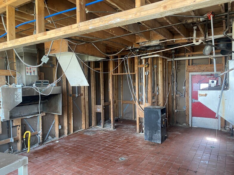 More Photos Of 29610 23 Mile Rd, Chesterfield Fast Food For Sale