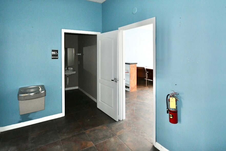 More Photos Of 17218 Toledo Blade Blvd, Port Charlotte Unknown For Lease