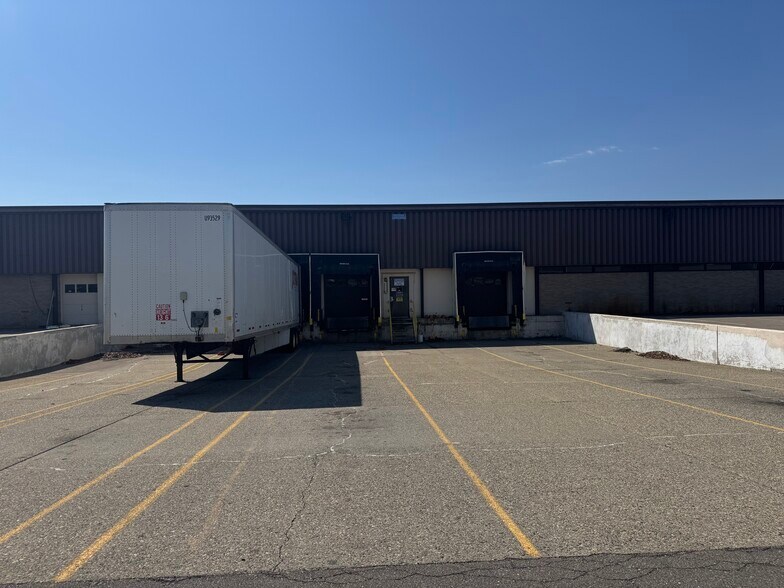 More Photos Of 800 Baker Rd, Dexter Warehouse For Lease