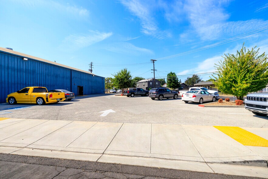 More Photos Of 270 Oak St, Manteca Warehouse For Lease