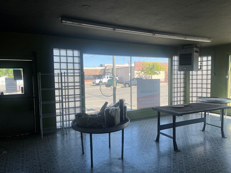 More Photos Of 19 N Benton St, Kennewick Freestanding For Sale