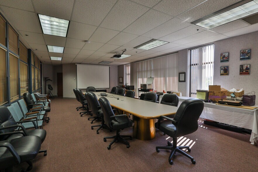 More Photos Of 1525 Valley Center Pky, Bethlehem Unknown For Lease