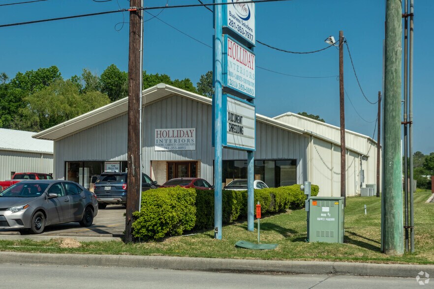 More Photos Of 1004 Spring Cypress Rd, Spring Showroom For Sale