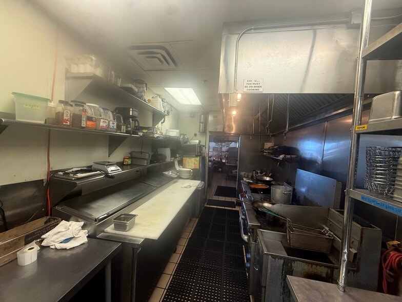 More Photos Of 629-689 N Stephanie St, Henderson Storefront For Lease