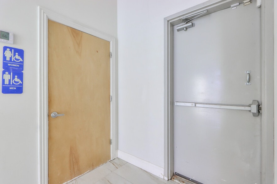 More Photos Of 5725 State Bridge Rd, Johns Creek Freestanding For Lease