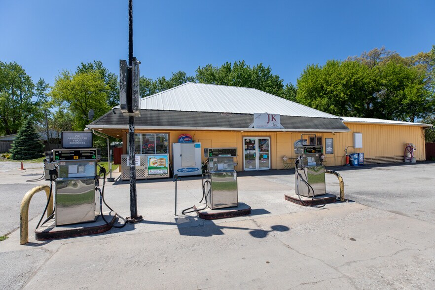 More Photos Of 8995 S US Highway 35, Monterey General Retail For Sale