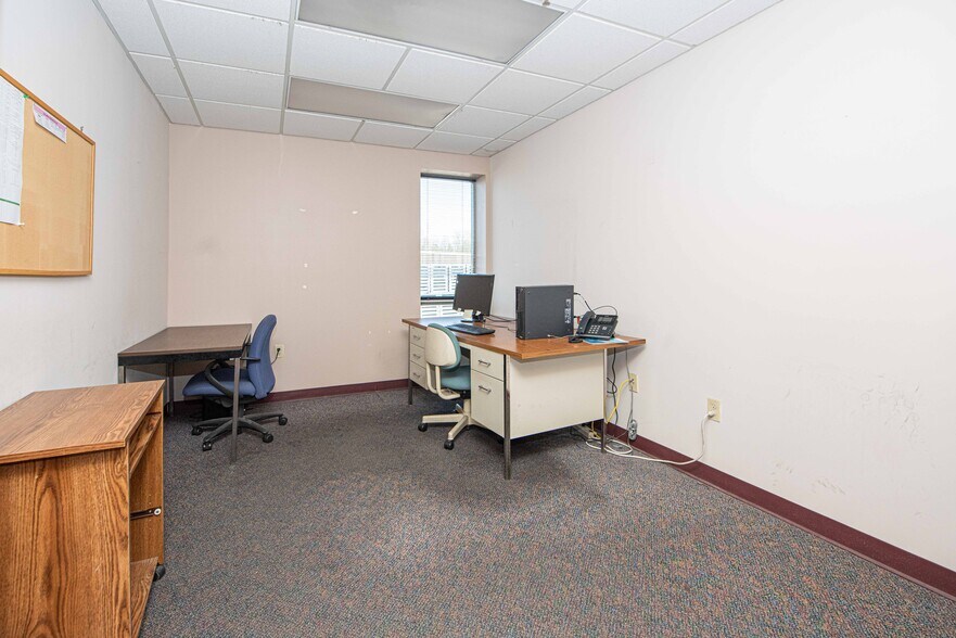 More Photos Of 2105 Production Dr, Louisville Manufacturing For Sale