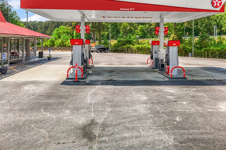 More Photos Of 500 Buff Blvd, Summerton General Retail For Sale
