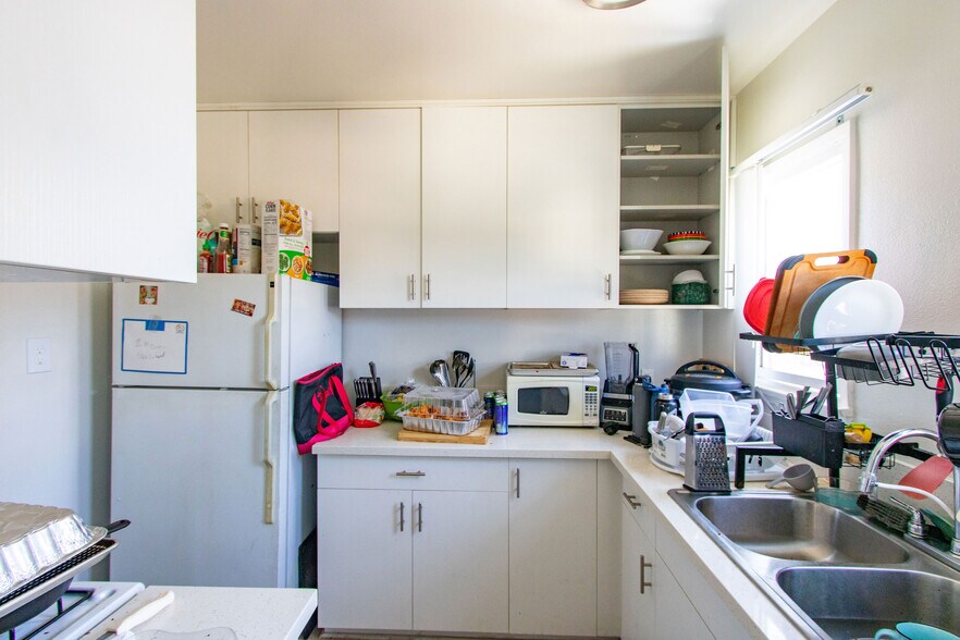 More Photos Of 201-207 S Kenmore Ave, Los Angeles Apartments For Sale
