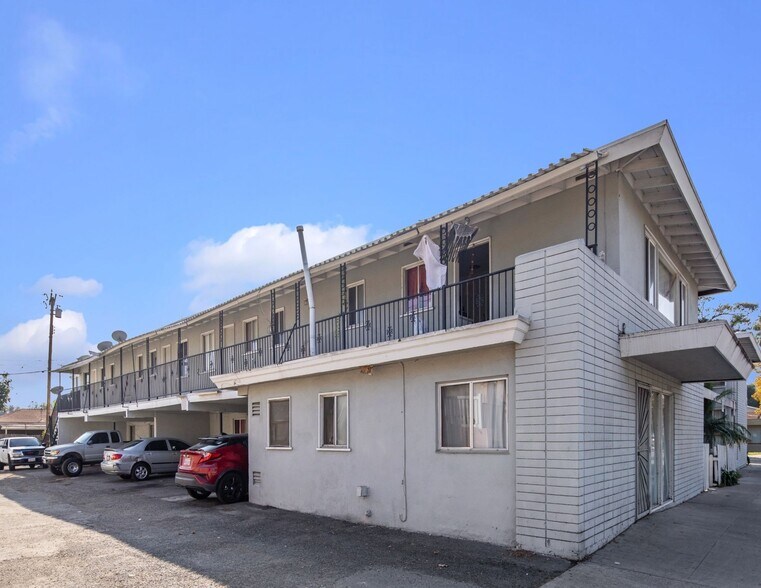 More Photos Of 902 E 17th St, Santa Ana Apartments For Sale