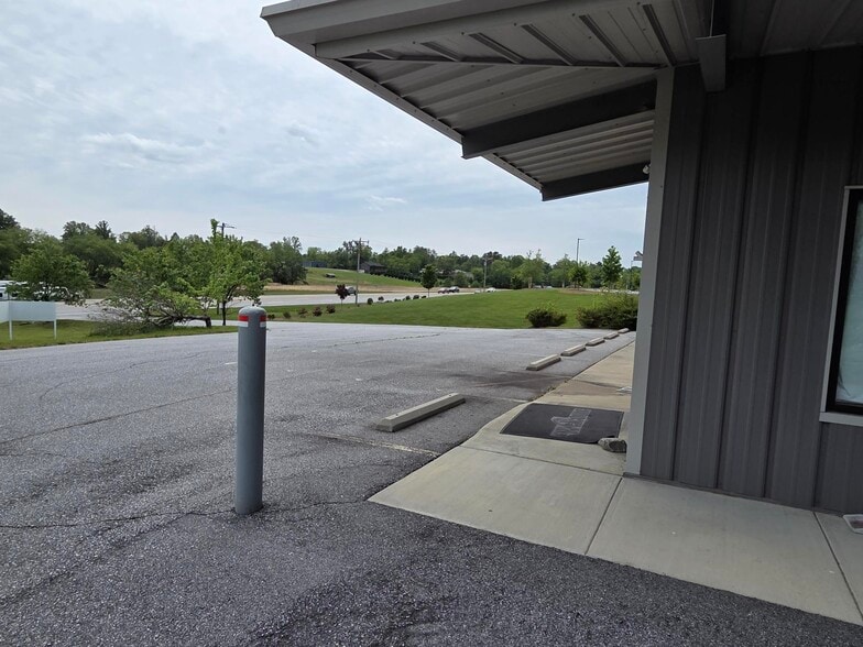 More Photos Of 5182 Boylston Hwy, Mills River General Retail For Lease
