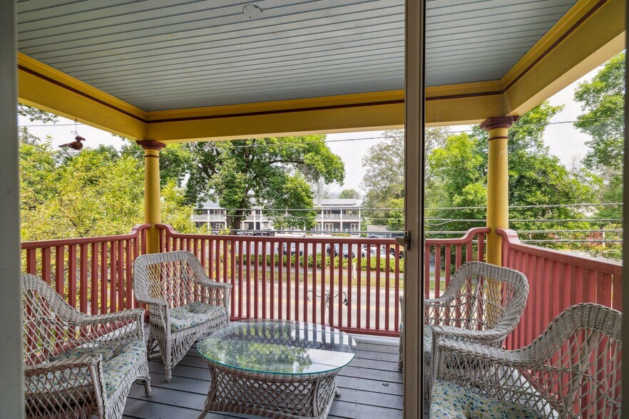 More Photos Of 41 Pleasant St, Woodstock Hospitality For Sale