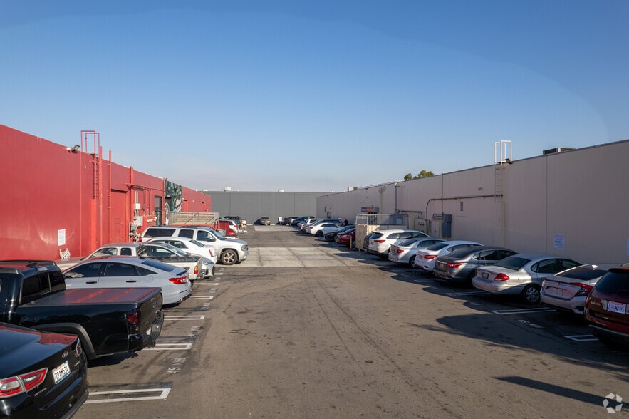 More Photos Of 901 W Victoria St, Compton Unknown For Lease