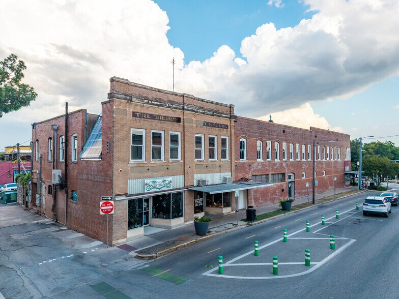 Primary Photo Of 101 E Hopkins St, San Marcos General Retail For Sale