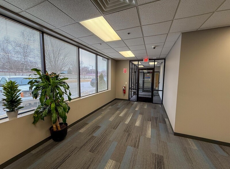 More Photos Of 3555 9th St NW, Rochester Light Manufacturing For Lease