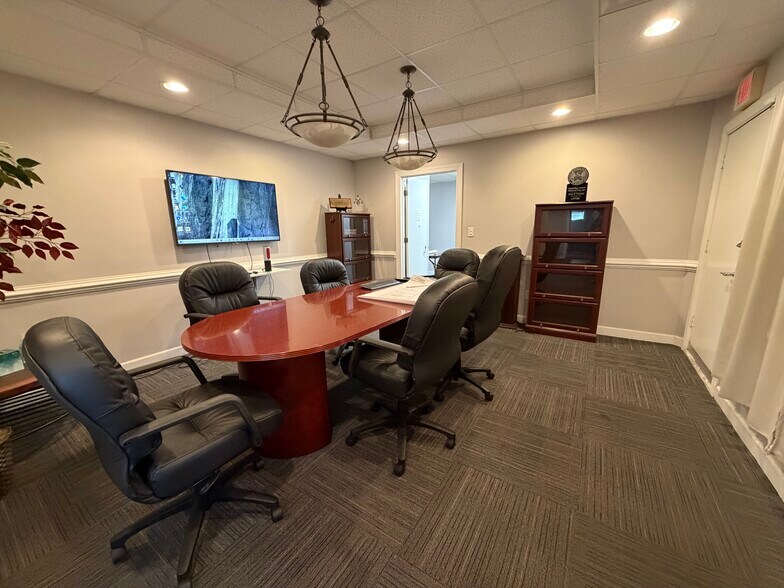 More Photos Of 735 Newtown Rd, Norfolk Office For Sale
