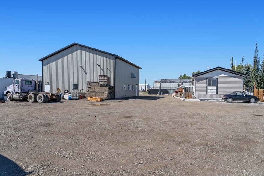 More Photos Of 81 Barstow St, Carseland Auto Repair For Sale