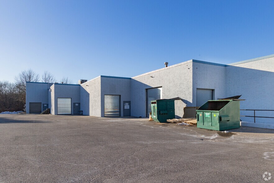 More Photos Of 200 13th Ave, Ronkonkoma Warehouse For Lease