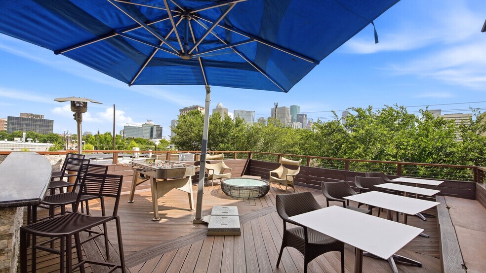 More Photos Of 2301 Caroline St, Houston Office For Sale