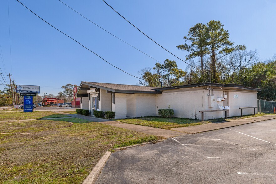 More Photos Of 7030 Bretshire Dr, Houston Medical For Sale