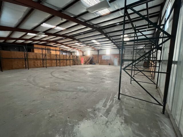 More Photos Of 713 Nebraska St, South Houston Warehouse For Sale