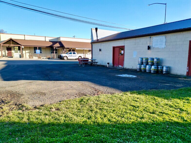 More Photos Of 505 King st, Cottonwood General Retail For Sale