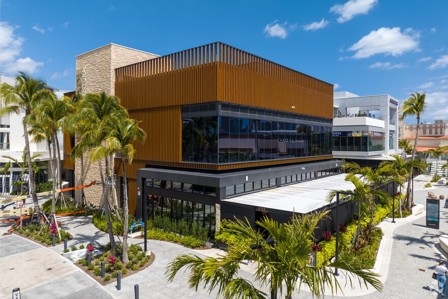 Primary Photo Of 19505 Biscayne Blvd, Miami General Retail For Lease