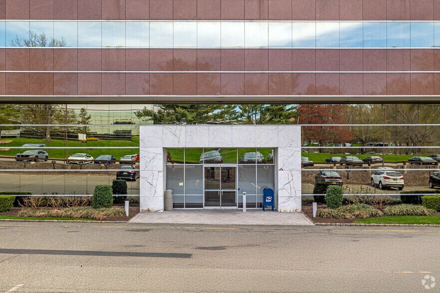More Photos Of 35 Waterview Blvd, Parsippany Office For Lease
