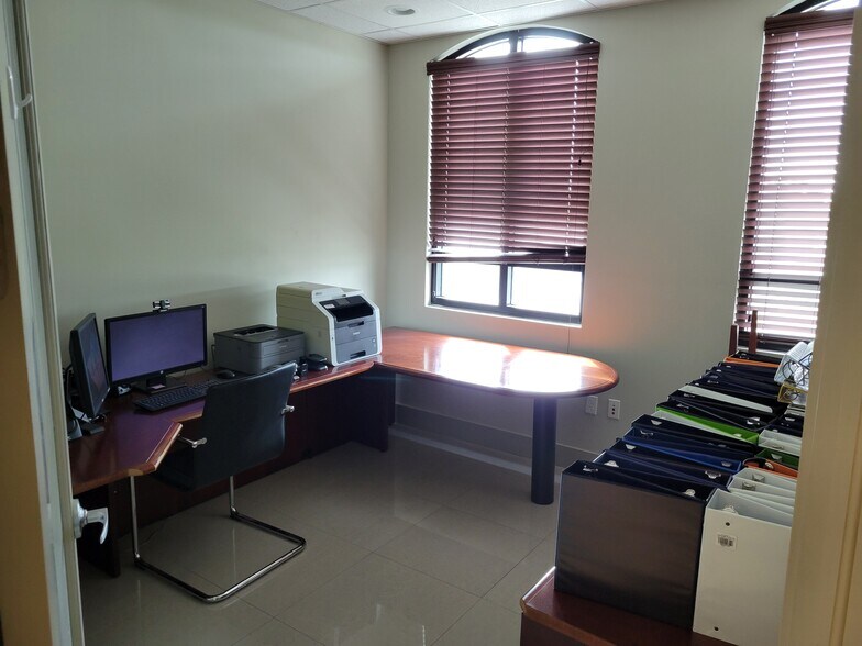 More Photos Of 5599 S University Dr, Davie Loft Creative Space For Sale