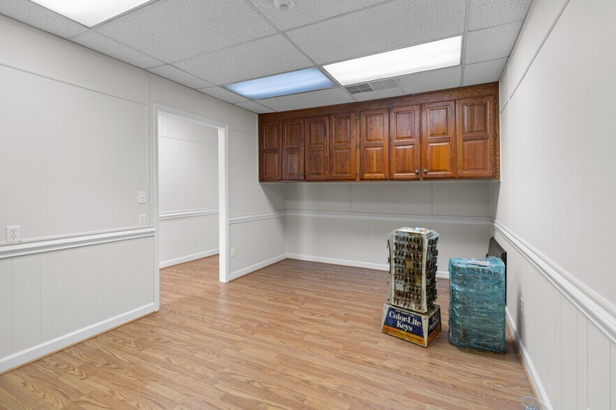 More Photos Of 704 N Central Ave, Locust Warehouse For Lease