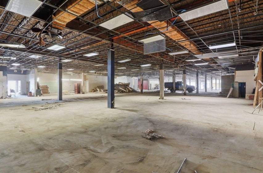 More Photos Of 300 Broad St, Kingsport General Retail For Sale