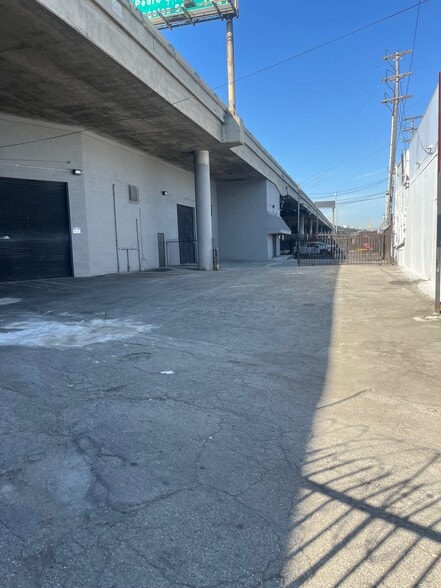 More Photos Of 1412 S Alameda St, Los Angeles Warehouse For Lease