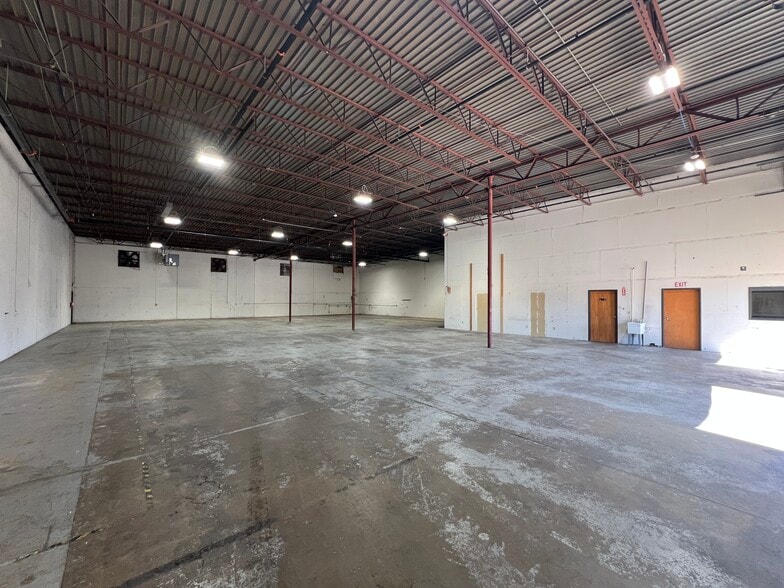More Photos Of 7339-7341 Tower St, Richland Hills Warehouse For Sale