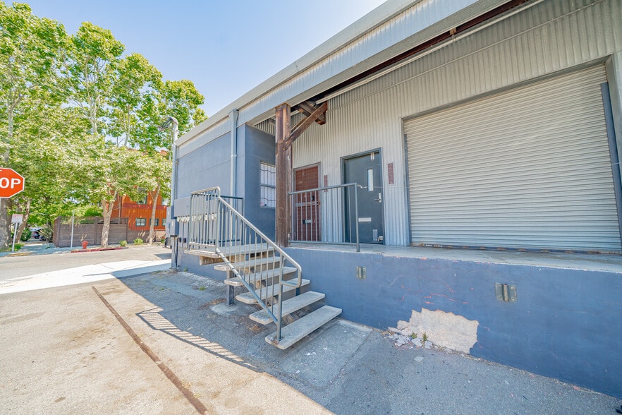 More Photos Of 2894 Ettie St, Oakland Distribution For Lease