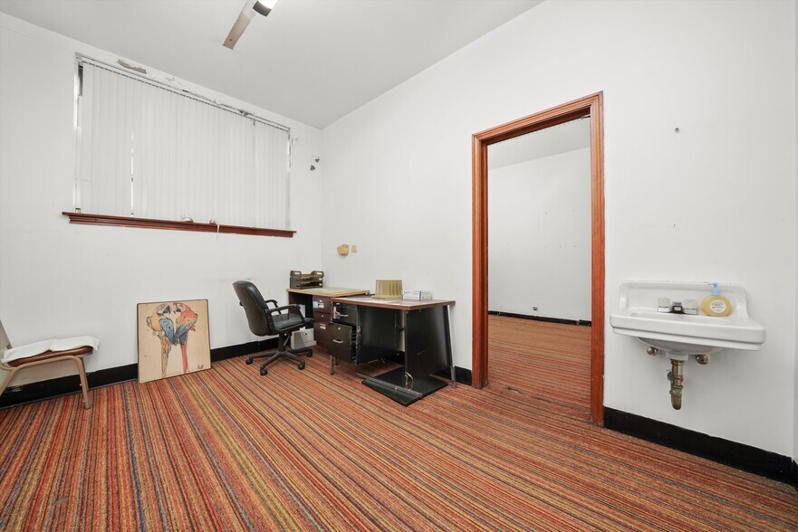 More Photos Of 2024 W 79th St, Chicago Medical For Sale