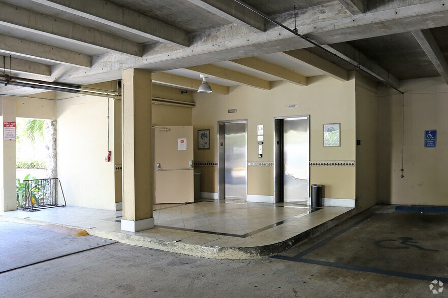 More Photos Of 104 Crandon Blvd, Key Biscayne Office Residential For Lease