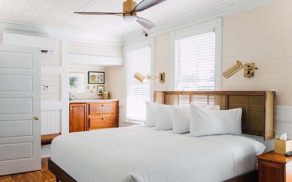 More Photos Of 51 Avenue C, Apalachicola Hotel For Sale