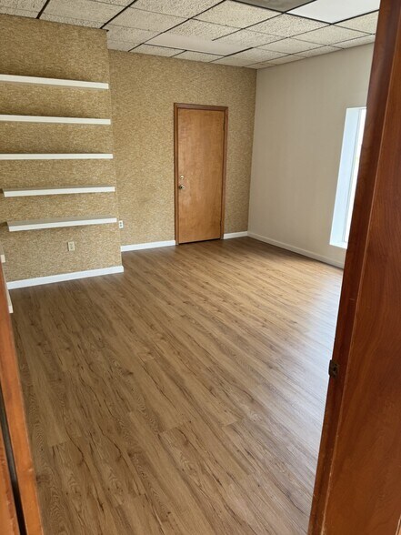 More Photos Of 232 Jersey Ave, Virginia Beach Light Distribution For Lease