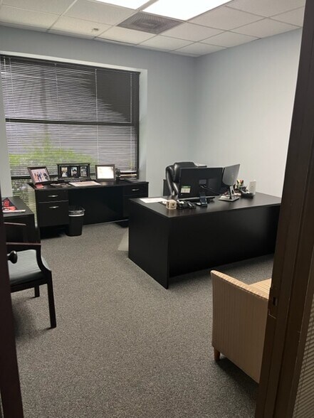 More Photos Of 5114 Railroad St, Deer Park Warehouse For Lease
