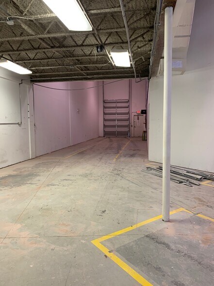 More Photos Of 8010 Sunport Dr, Orlando Light Distribution For Lease