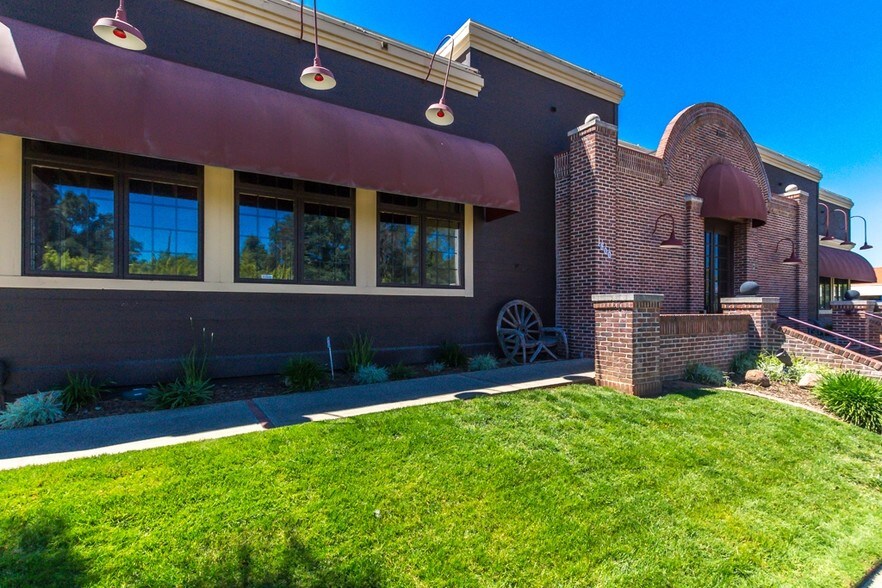 More Photos Of 1800 Churn Creek Rd, Redding Restaurant For Lease
