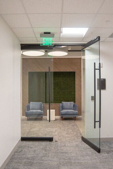 More Photos Of 1801 Wittington Pl, Farmers Branch Office For Lease