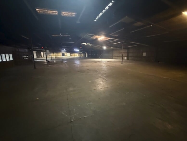 More Photos Of 479 Zoo Pky, Jacksonville Warehouse For Lease