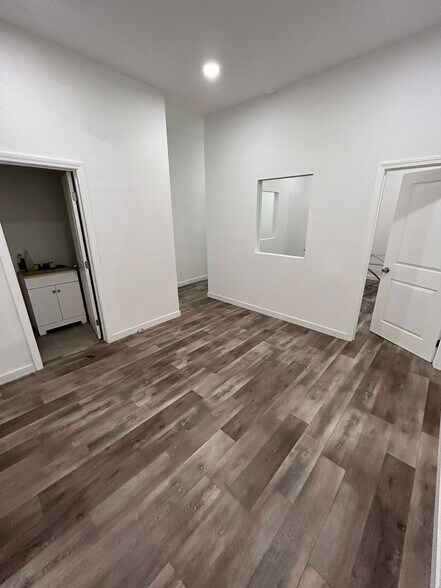 More Photos Of 10235-10237 Sepulveda Blvd, Mission Hills Storefront For Lease