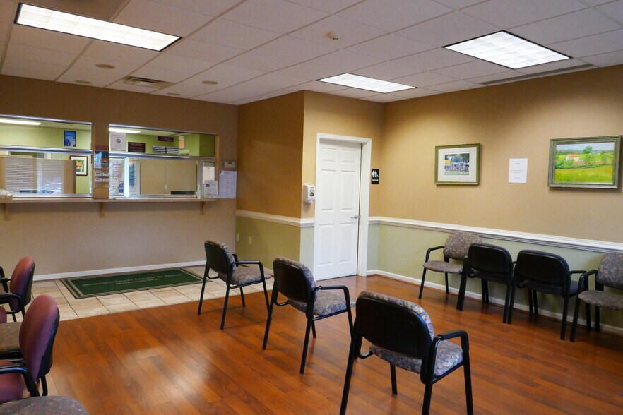 More Photos Of 142 Linden Dr, Winchester Office For Sale