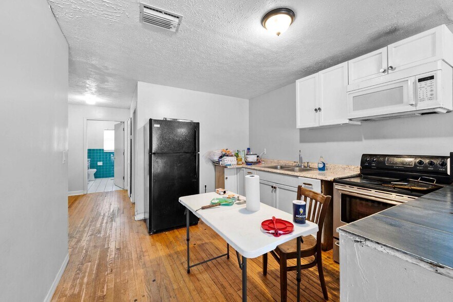 More Photos Of 4624 N Hubert Ave, Tampa Convenience Store For Sale